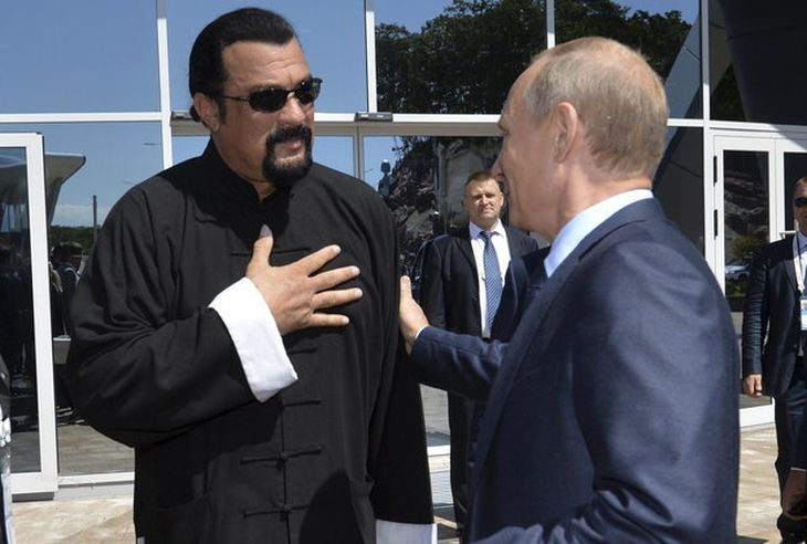 Стивън Сегал влиза днес в Кремъл 