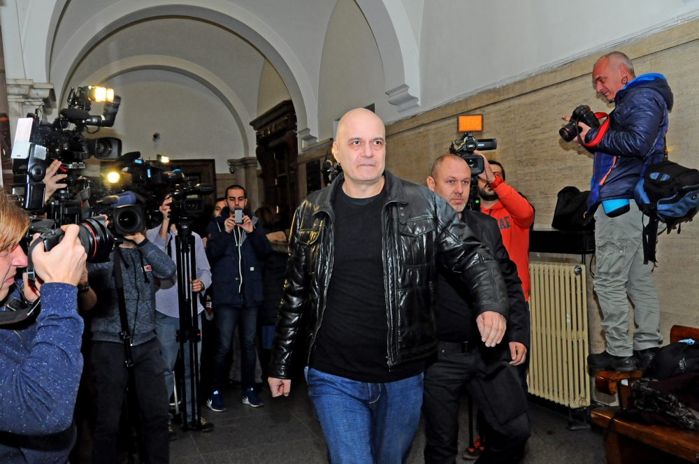 Насрочиха нова дата на делото за референдума на Слави 