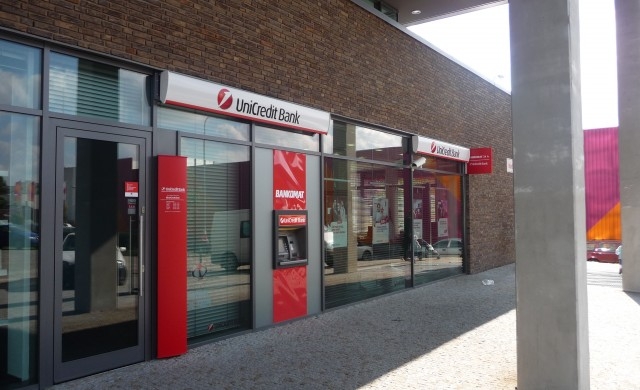 ВВС: UniCredit  съкращава 14 000 работни места, за да си върне финансовата стабилност