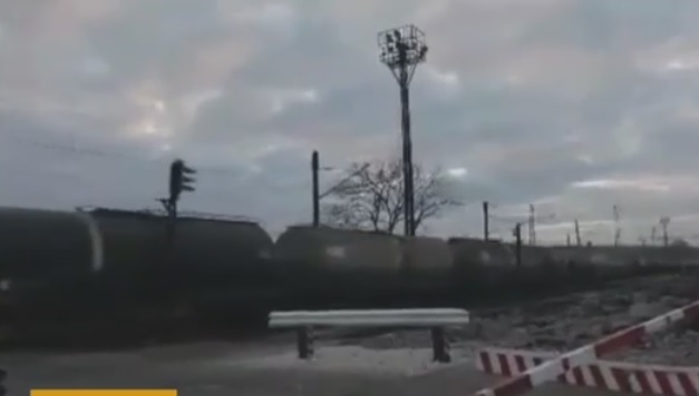 Хитрино стяга протест, цистерни пак преминават през гарата (ВИДЕО)