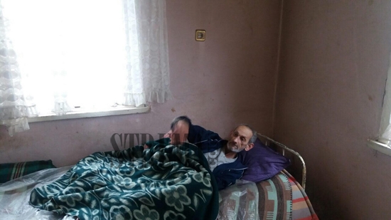 Живот като в ужасен филм! Младежи се гаврят брутално с жив труп в Рила (СНИМКИ/ПОДРОБНОСТИ 18+)