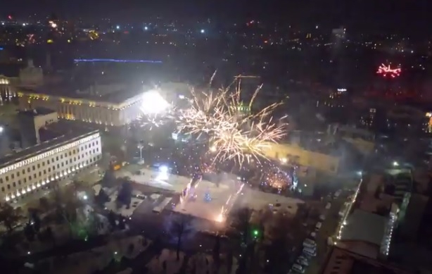 Невероятно красиво панорамно ВИДЕО от зарята за ЧНГ 2017 в София