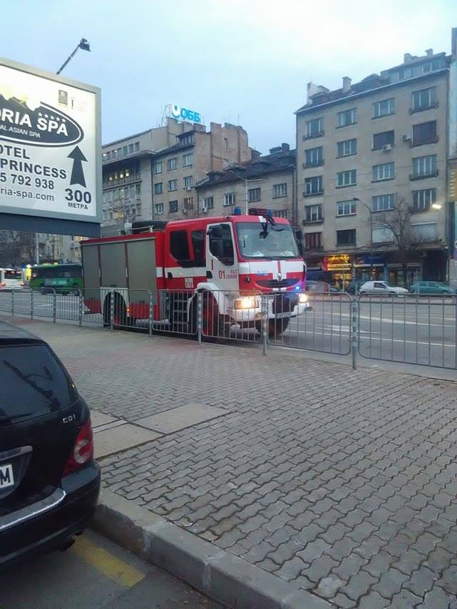 Първо в БЛИЦ: Нещо се случва на "Лъвов мост" (СНИМКИ)