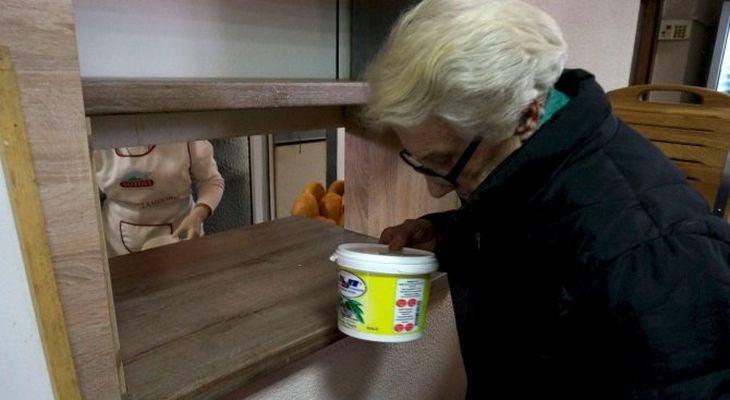 БЧК раздава храна на бедняци! Ето къде