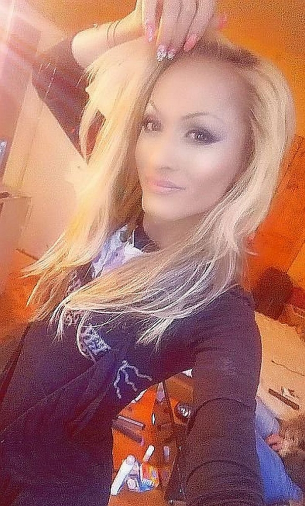 Шок! Братовчед на Теди Александрова е същество от третия пол с обява за платени услуги!