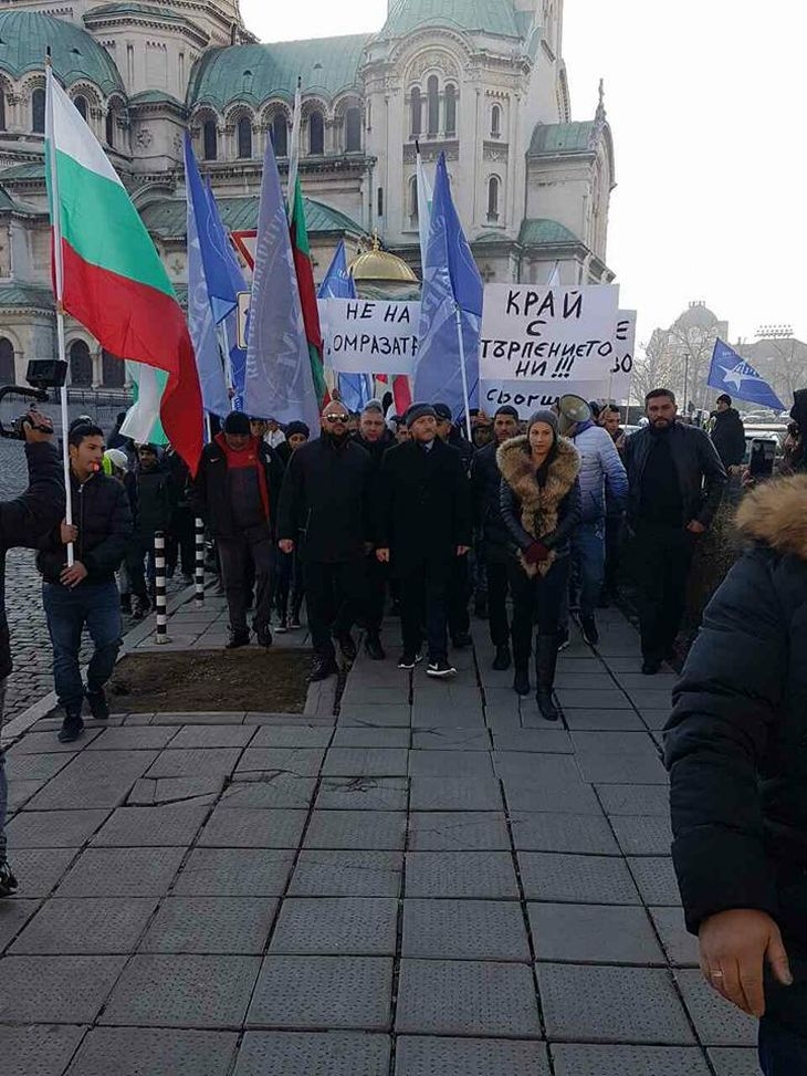 ДРОМ на протест пред сградата на ВМРО