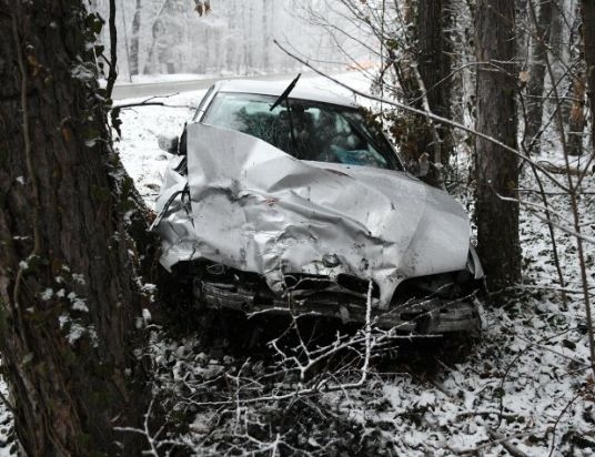 Първи СНИМКИ от тежкото автомеле на "Симеоновско шосе", врачанско BMW e помляно