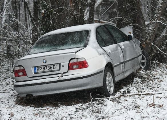 Първи СНИМКИ от тежкото автомеле на "Симеоновско шосе", врачанско BMW e помляно
