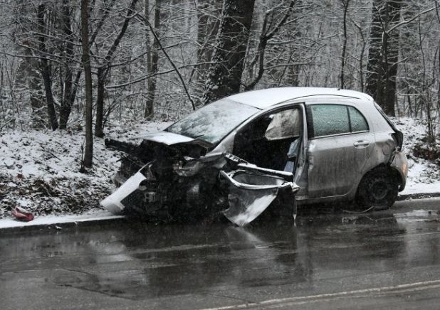 Първи СНИМКИ от тежкото автомеле на "Симеоновско шосе", врачанско BMW e помляно