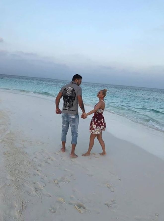 Деси Слава си пусна напращял фотошоп 18+ от Малдивите