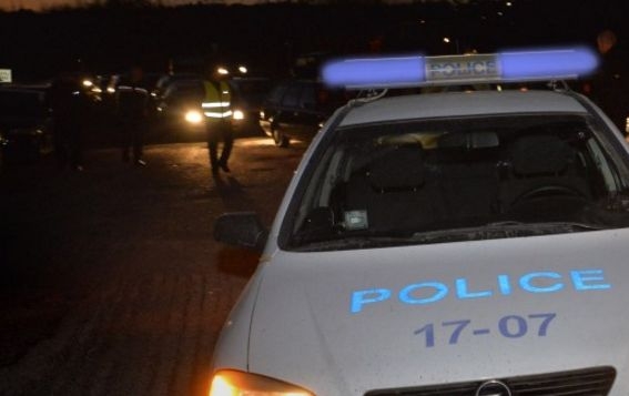 Нещо става в Сливен! Полицията преследва мерцедес с чужди номера из ромския квартал 