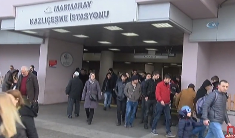 Първо в БЛИЦ! Шокиращи ВИДЕА и СНИМКИ показаха тежко въоръжената обсада на истанбулското метро!