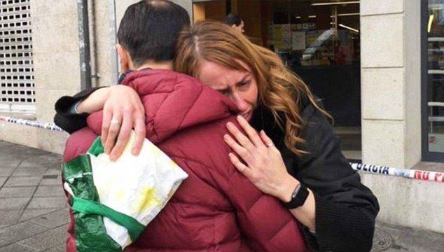 Ужас в Испания: Въоръжен откри огън в супермаркет и крещи „Аллах Акбар“ (СНИМКИ/ВИДЕО)