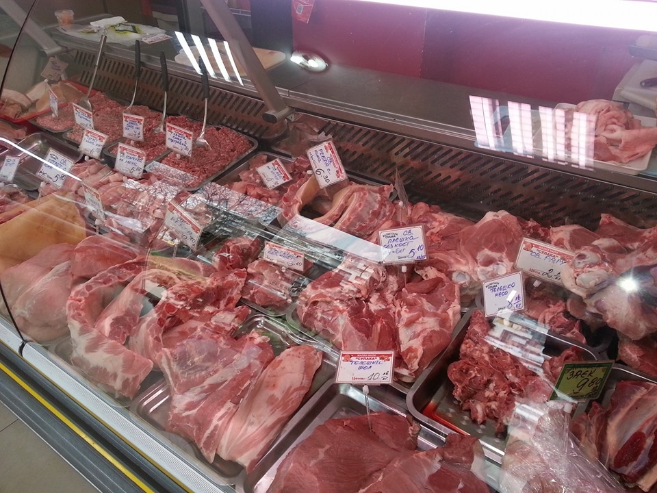 Внимание, тровят ни! Продават черен дроб с кучешка тения (СНИМКИ 18+)