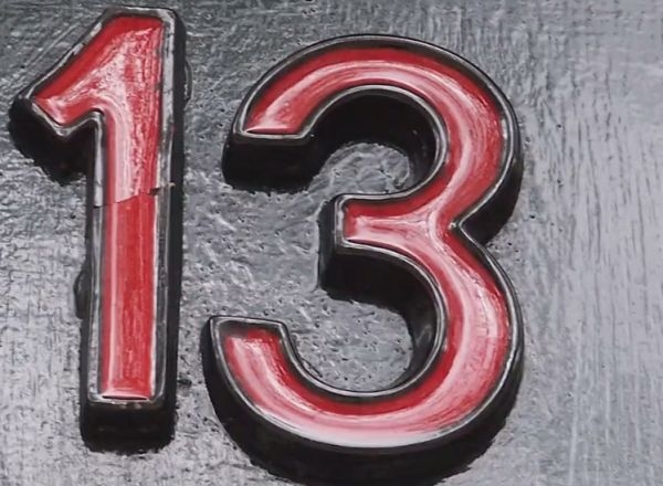 Страхът от петък 13 и защо никога не бива да се канят точно 13 гости (ВИДЕО)