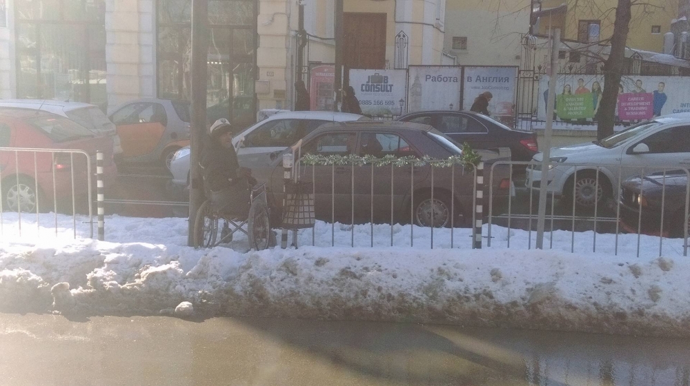 Инвалидът-просяк Алекси направи нещо, което разтопи сърцата на варненци (СНИМКИ)