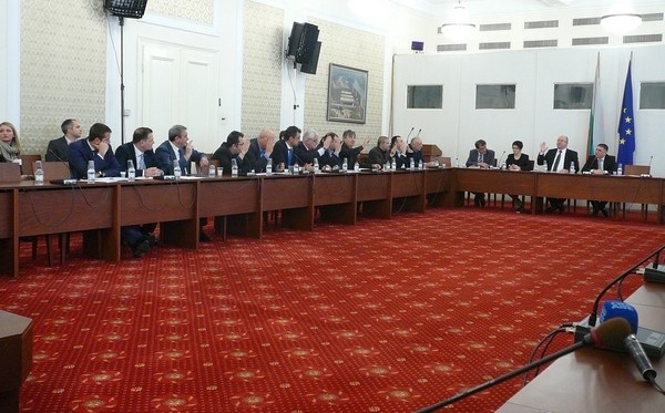 Правната комисия бойкотира законопроектите за мажоритарна изборна система (СНИМКИ)