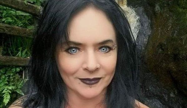 Жена снима високо и космато Йети в гората (СНИМКА)