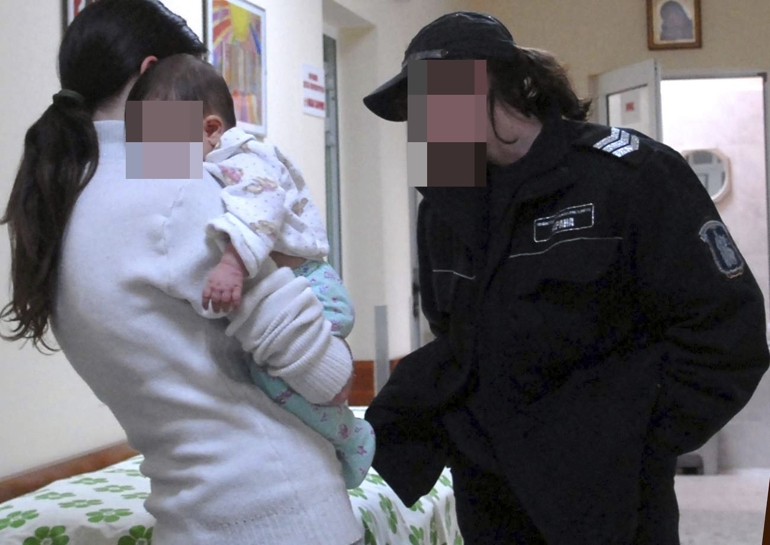 Студентка по медицина печели като бавачка, но тъпче с мелатонин 3-годишно дете, за да може да си чати 
