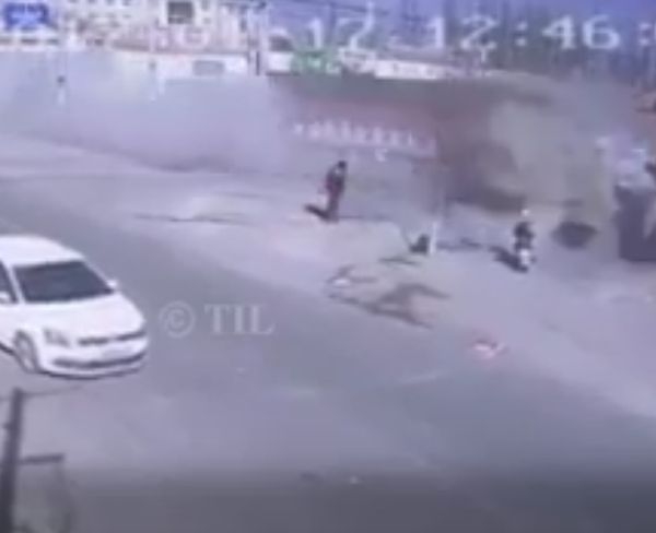 Ужасяващо ВИДЕО: Камион помете къщи и уби петима 