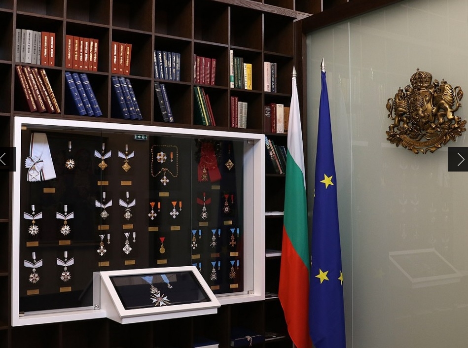 Даровете на властта - какво са получавали президентите през годините (СНИМКИ)