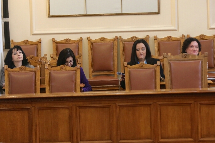 Три министърки от ГЕРБ свикаха извънреден брифинг, на който разбиха БСП: Обезвредихме редица бомби, заложени от тях! (ВИДЕО)