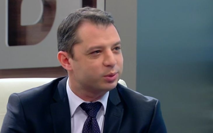 Делян Добрев извади лъскав смартфон и разби с него на пух и прах лъжите на социалистите за режима на тока 