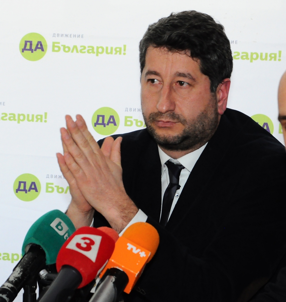 Хора на Прокопиев напомпаха „Да(й), България“ с над 70 бона
