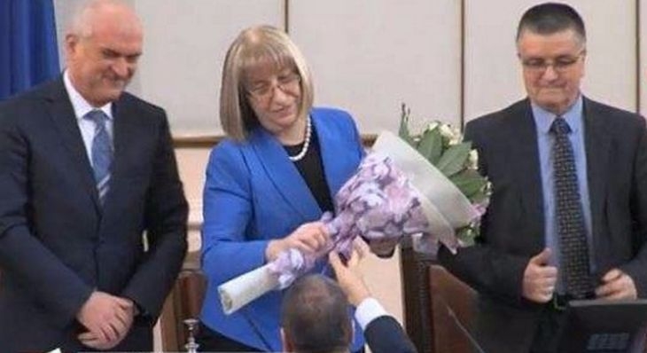 Цветанов с култов жест към Цачева на последното пленарно заседание (СНИМКА)