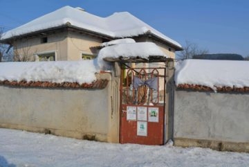 Старци от села край Дунав си правят зловещи панахиди приживе!