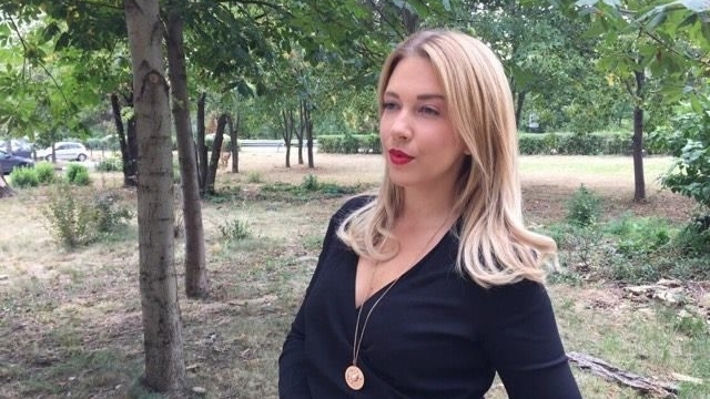 Тази готина, синеока, руса мацка ли ще бъде говорител на служебния кабинет "Герджиков"? (СНИМКИ)