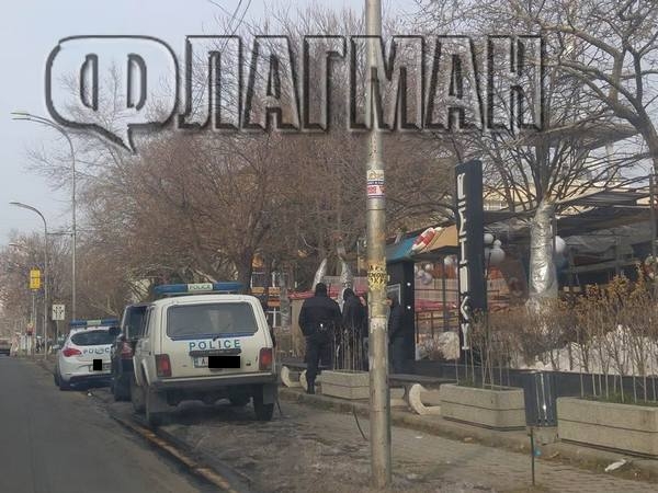 Полицаи с кучета нахлуха в култовия  бургаски бар "Кашмир" (СНИМКИ)