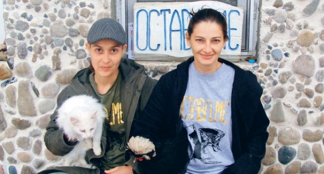 Мис България, която стана лесбийка, би шута на любовницата си Деси Солджъра!