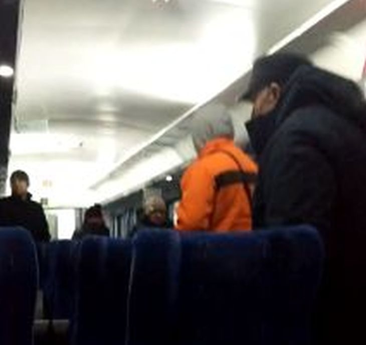 Нов жп абсурд: Пътници зъзнат над час на - 18 докато тръгне влакът от София за Бургас, кондукторът ги уверява, че пътуват за Варна! (ВИДЕО)