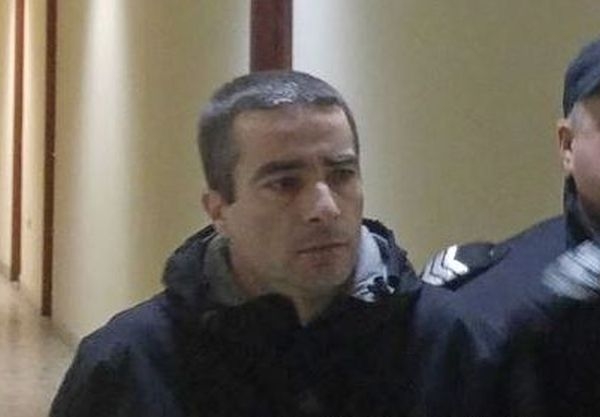 Ето го извратения педофил Сава, изнасилил доведедената си 13-годишна дъщеря (СНИМКА)