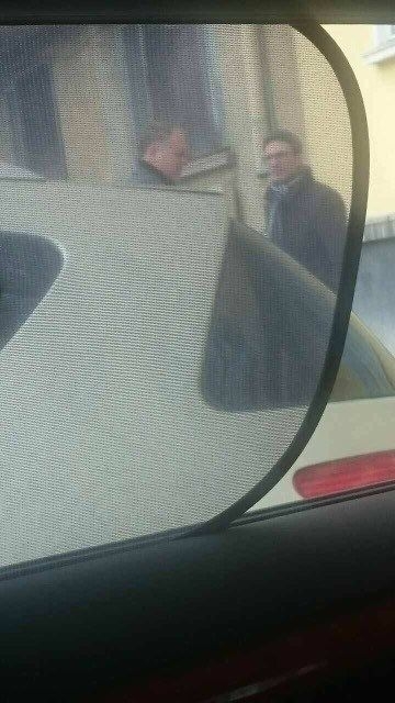 СЕНЗАЦИОННА СНИМКА В БЛИЦ! Изхвърлен от Борисов министър и ляв политик засечени в центъра на София! 