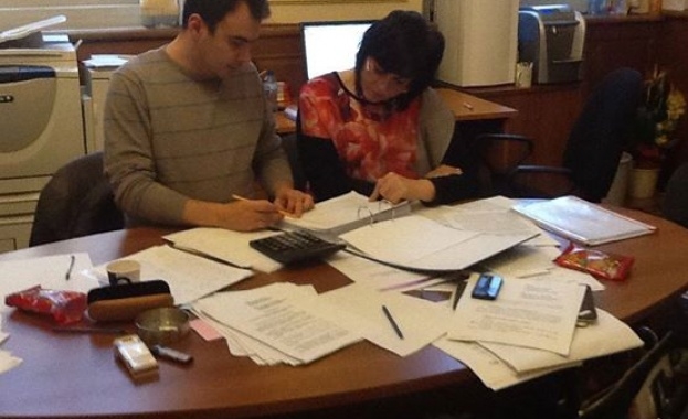 Нинова влиза в битка с Паргов