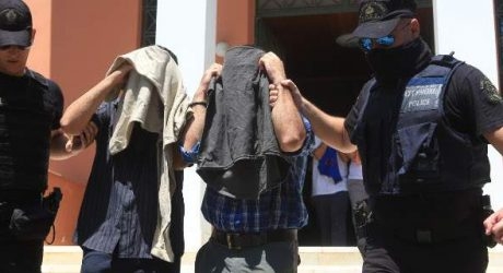 Атина остави 8-те турски военни в ареста 