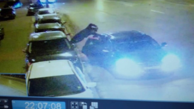 Автокрадци стават акробати! ВИДЕО показа как се задига кола от оживен столичен булевард