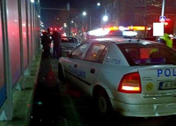 Екшън в Бургас: Патрулки заградиха "Сузуки", има арестувани (СНИМКА)