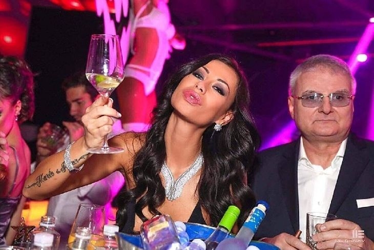 Новата Мис Playmate ще връща ли титлата, защо мълчи Христо Сираков? 