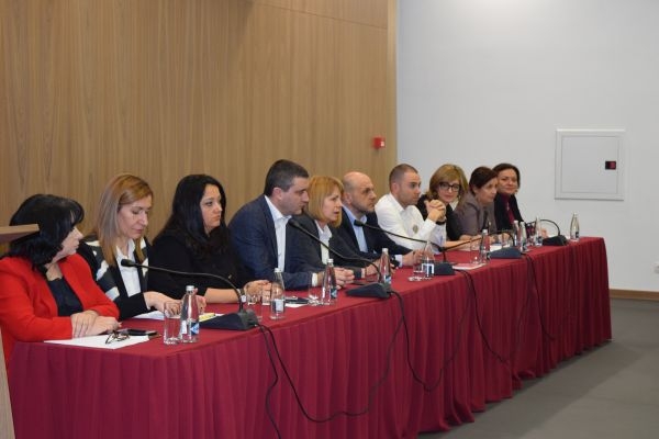 ГЕРБ оповести акцентите в програмата си, чуди се откъде идва самочувствието на Нинова! (СНИМКИ)
