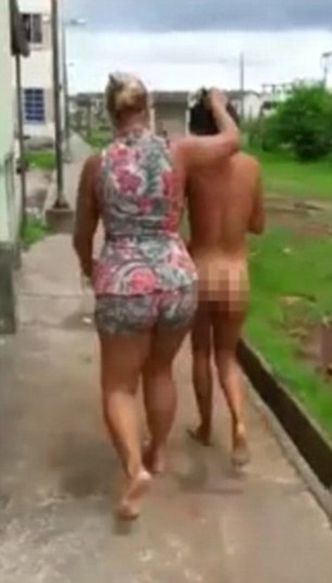 И адът трепери от гнева на измамената жена! Съпруга оскуба, съблече и разведе като куче своя съперница (СНИМКИ/ВИДЕО 18+) 