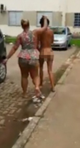 И адът трепери от гнева на измамената жена! Съпруга оскуба, съблече и разведе като куче своя съперница (СНИМКИ/ВИДЕО 18+) 