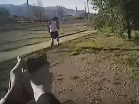 Полицай засне как Дявола му пуска смъртоносен куршум (ВИДЕО 18+)