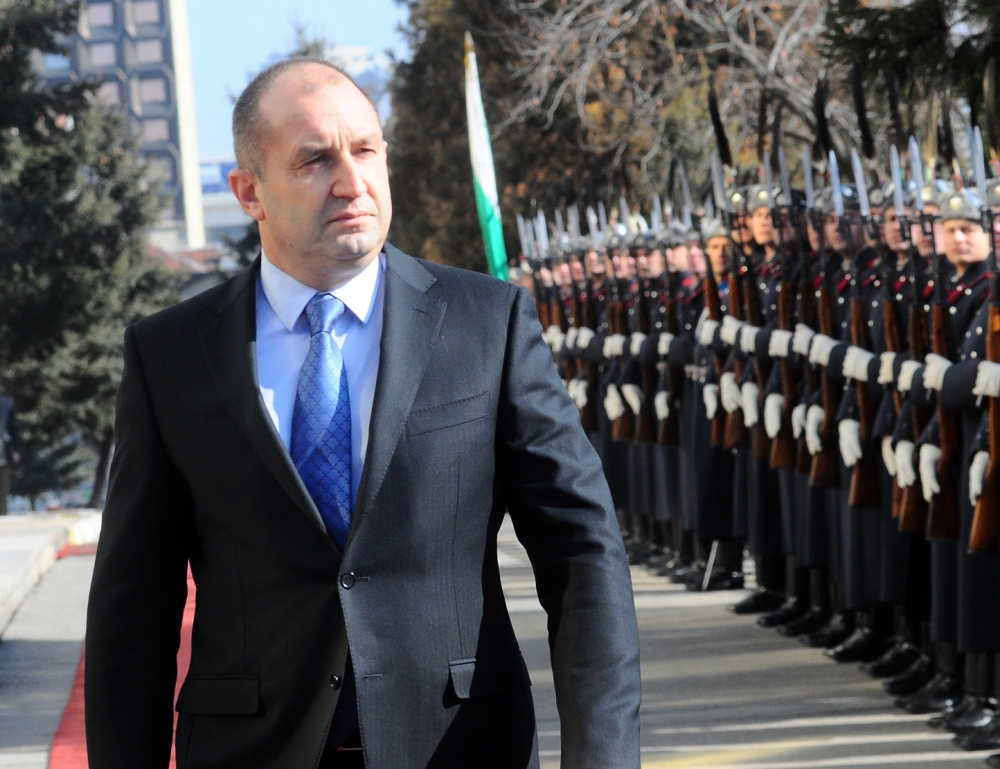 Радев с извънредни уточнения за армията и служебното правителство!