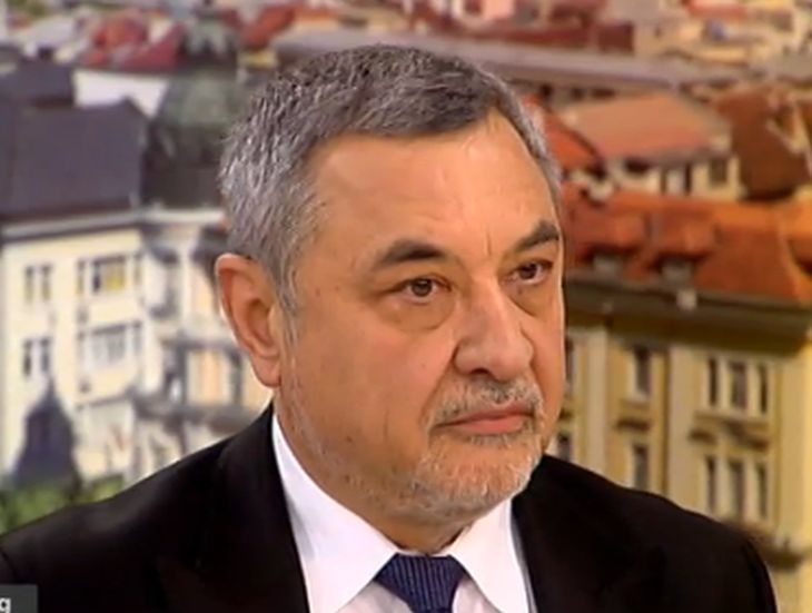  Валери Симеонов изпепели Байрактаров, който бил като малката булка, скара се с Цолова и предложи стълба на Николаев