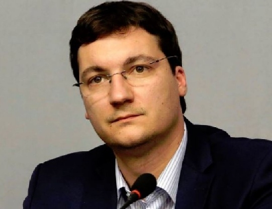 Тежко наказание грози Крум Зарков заради думите му, че управляващите „грухтят“