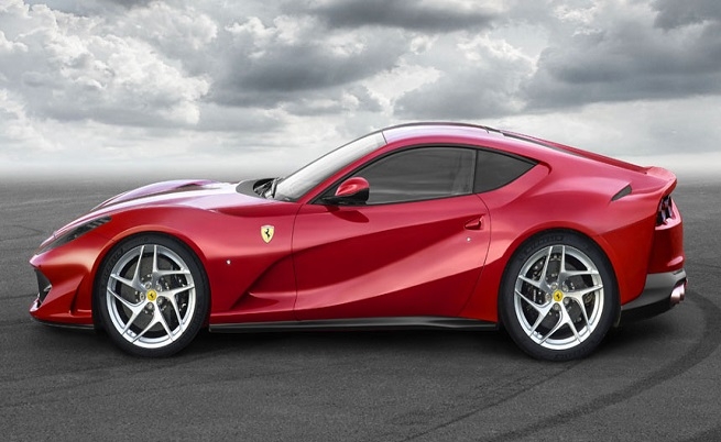 Toва Ferrari 812 Superfast e най-мощният атмосферен „жребец” (СНИМКИ)
