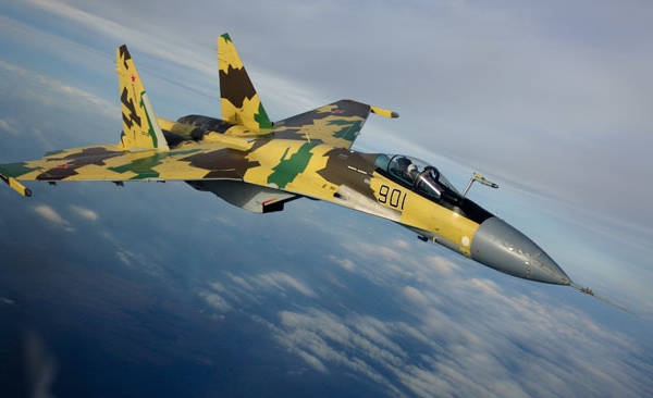 Изтребител Су-35С изпълни за първи път уникални фигури от висшия пилотаж (ВИДЕО)
